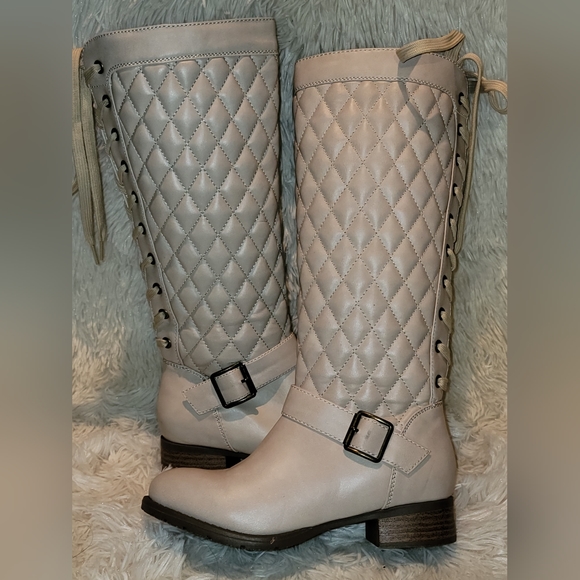 Shoedazzle "Stormie" Boots - U.S. Size 6 - Lt. Tan - Lace up Backs - Side Zipper - Picture 7 of 12